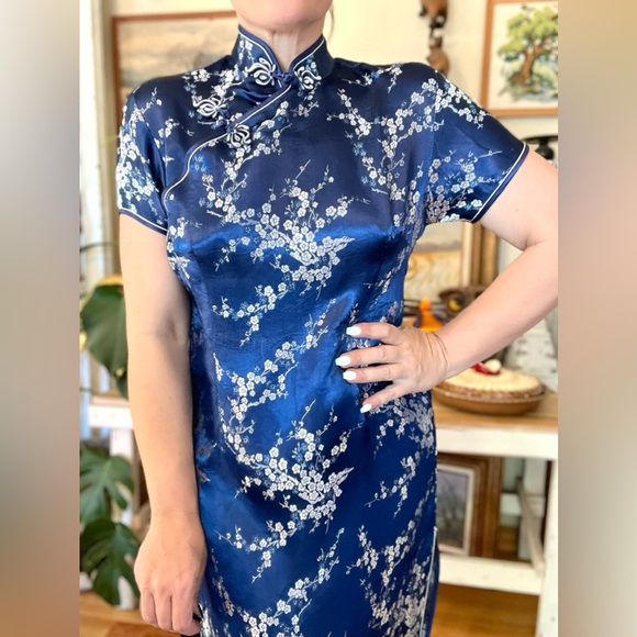 Vintage Silk blue and silver floral cheongsam dress with high neck ribbon button - Picture 10 of 10